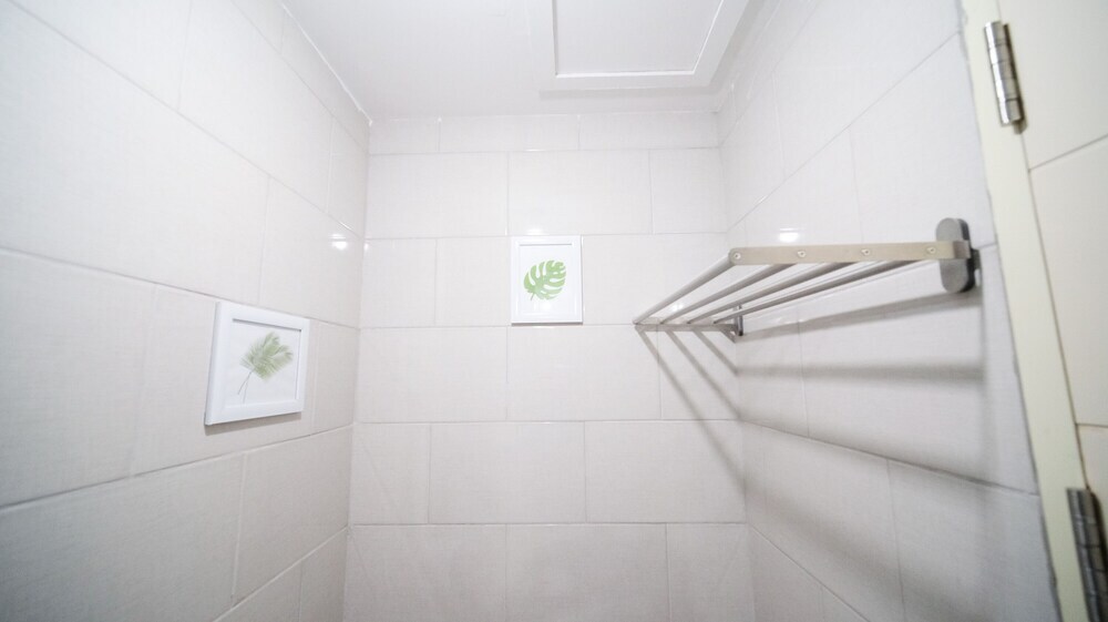 Сурабая: Modern And Cozy Studio At Benson Supermall Mansion Apartment
