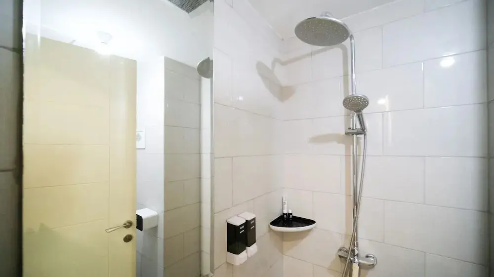 Сурабая: Modern And Cozy Studio At Benson Supermall Mansion Apartment