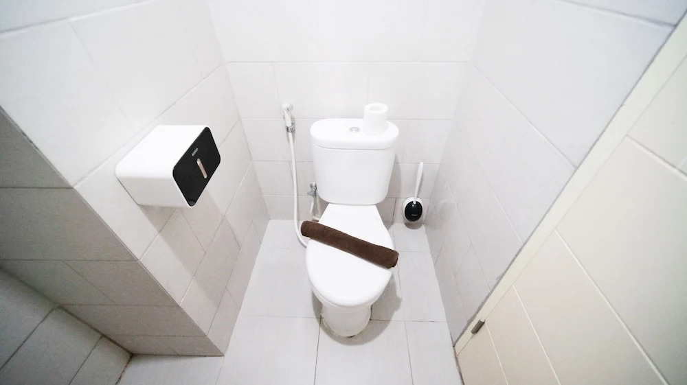 Сурабая: Modern And Cozy Studio At Benson Supermall Mansion Apartment