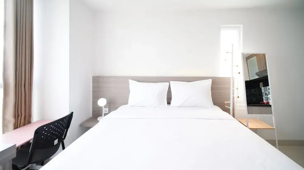Сурабая: Clean And Cozy Stay Studio At Taman Melati Surabaya Apartment