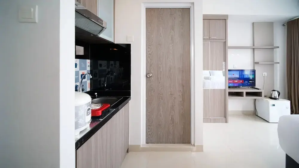 Сурабая: Clean And Cozy Stay Studio At Taman Melati Surabaya Apartment