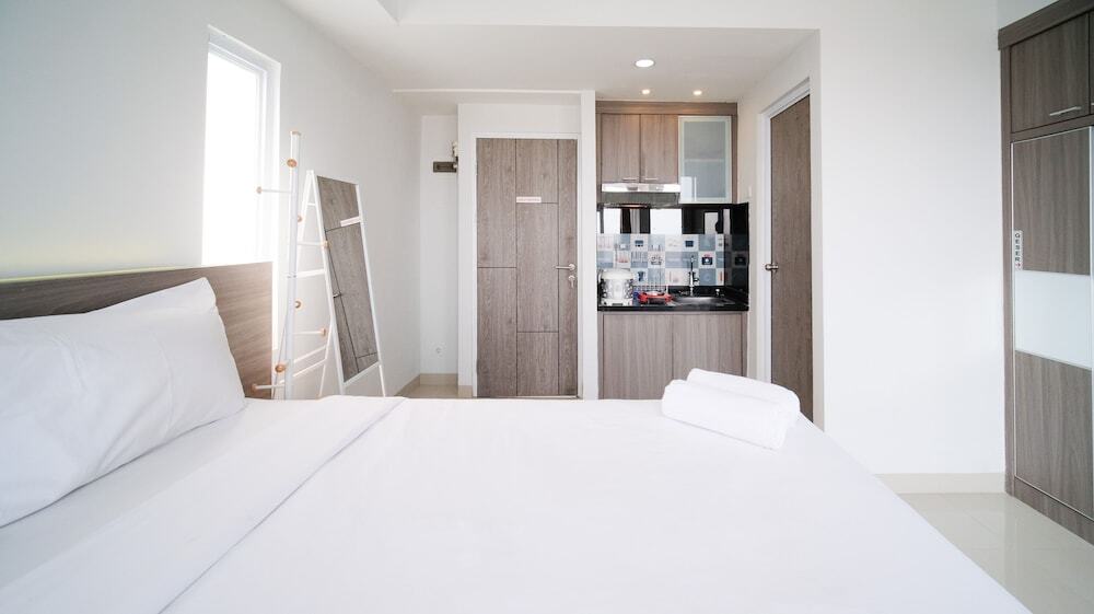 Сурабая: Clean And Cozy Stay Studio At Taman Melati Surabaya Apartment