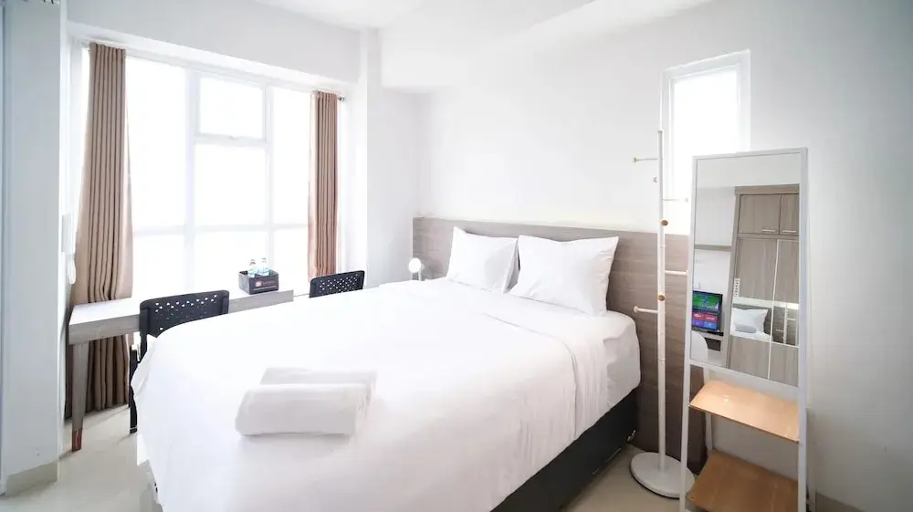 Сурабая: Clean And Cozy Stay Studio At Taman Melati Surabaya Apartment