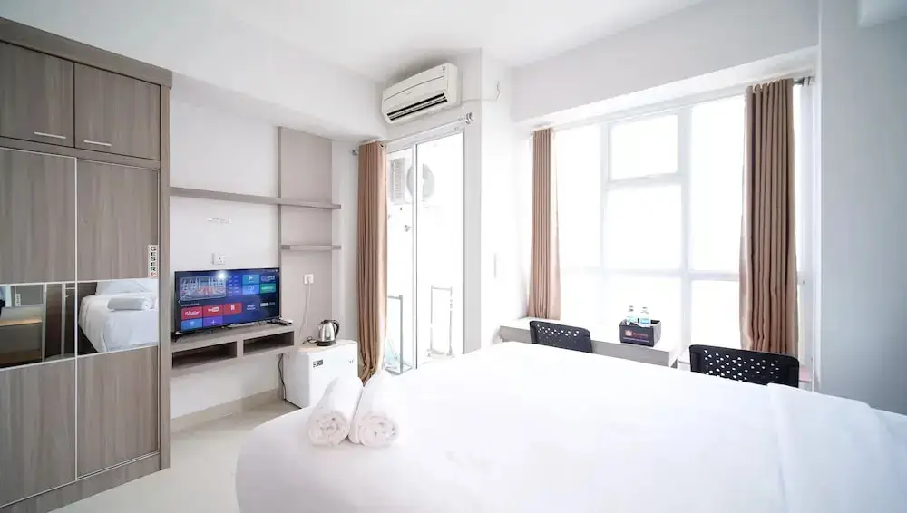 Сурабая: Clean And Cozy Stay Studio At Taman Melati Surabaya Apartment