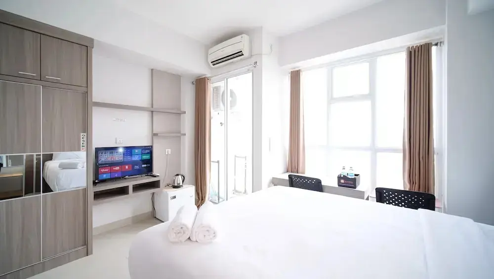 Сурабая: Clean And Cozy Stay Studio At Taman Melati Surabaya Apartment