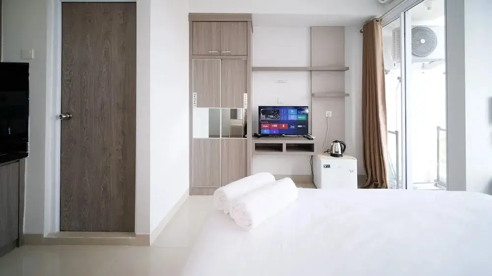 Сурабая: Clean And Cozy Stay Studio At Taman Melati Surabaya Apartment