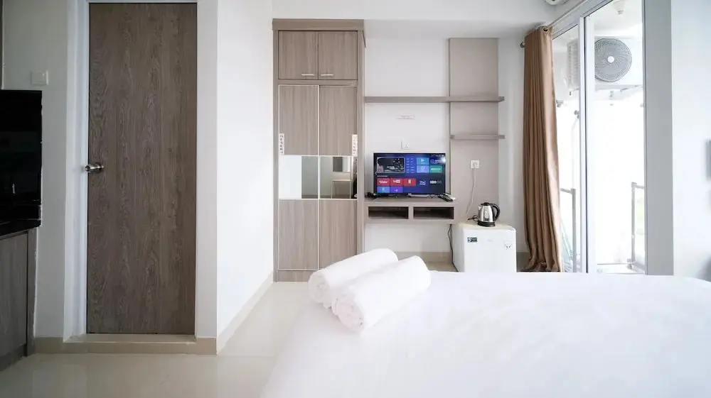Сурабая: Clean And Cozy Stay Studio At Taman Melati Surabaya Apartment