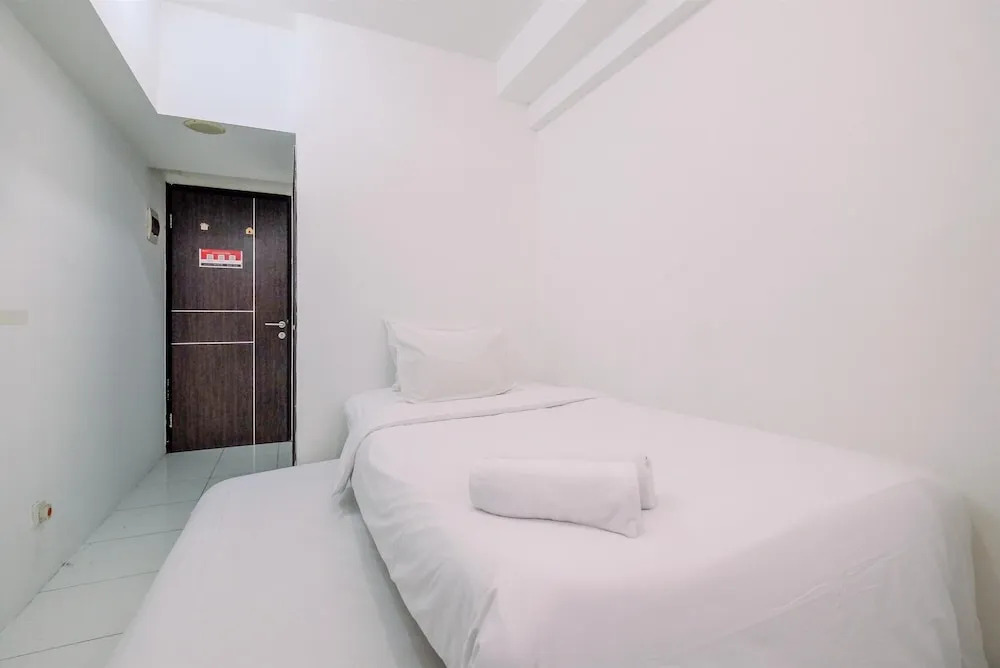 Бекаси: Simply Look Studio At Mont Blanc Bekasi Apartment