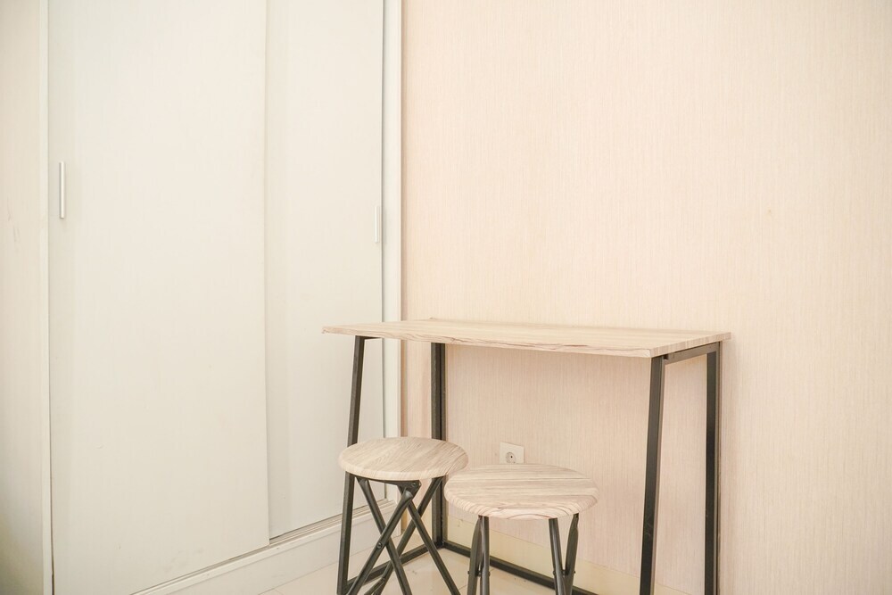 Джакарта: Cozy 2Br Green Pramuka City Apartment Near Shopping Mall