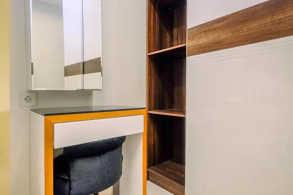 Джакарта: Homey Penthouse 3Br With Extra Room Kemang Village Apartment