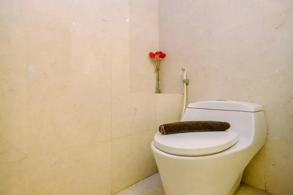 Джакарта: Homey Penthouse 3Br With Extra Room Kemang Village Apartment