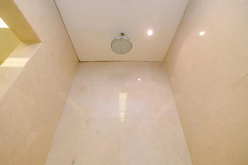 Джакарта: Homey Penthouse 3Br With Extra Room Kemang Village Apartment