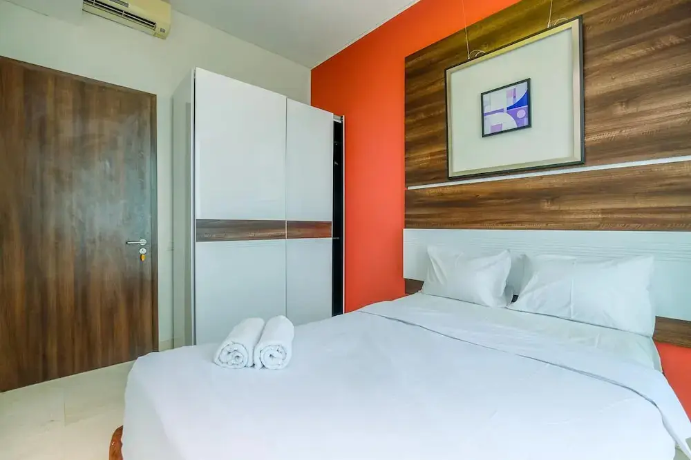 Джакарта: Homey Penthouse 3Br With Extra Room Kemang Village Apartment