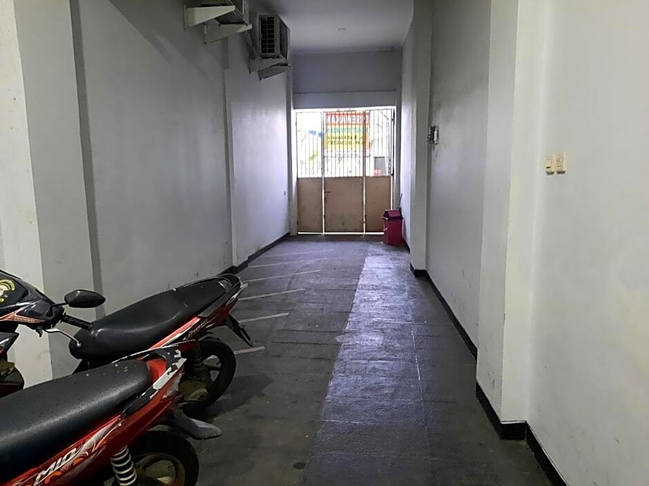 Тангеранг: OYO Life 92781 Kost Parung Serab Syariah