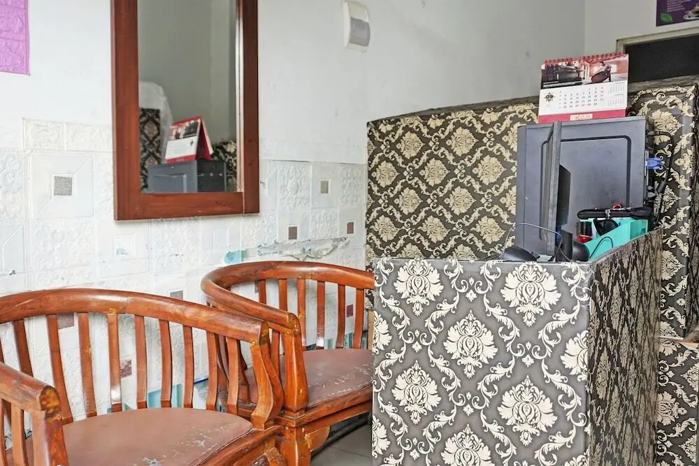 Караванг: OYO Life 92962 Apartement Sentraland