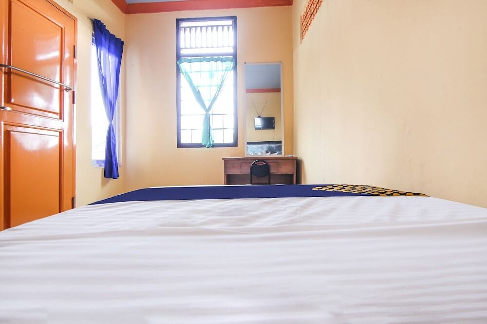 Караванг: OYO Life 92962 Apartement Sentraland