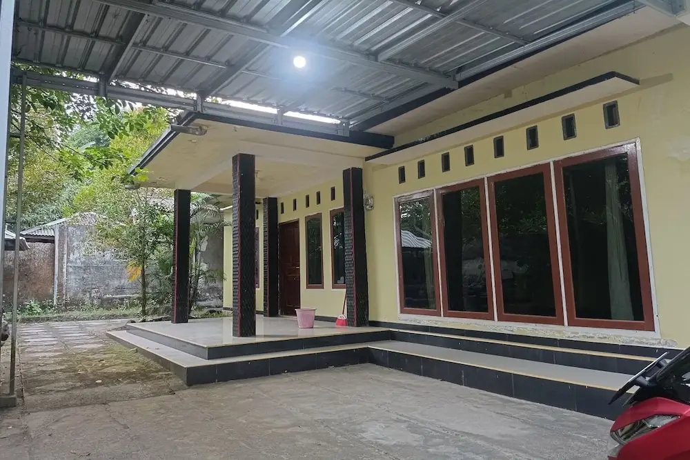 Матарам: OYO 93408 Penginapan Annisya Near SMA Negeri 2 Mataram