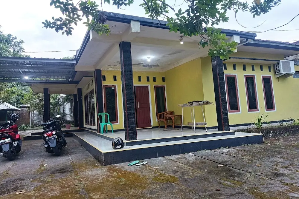 Матарам: OYO 93408 Penginapan Annisya Near SMA Negeri 2 Mataram