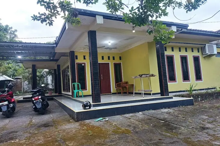 Матарам: OYO 93408 Penginapan Annisya Near SMA Negeri 2 Mataram