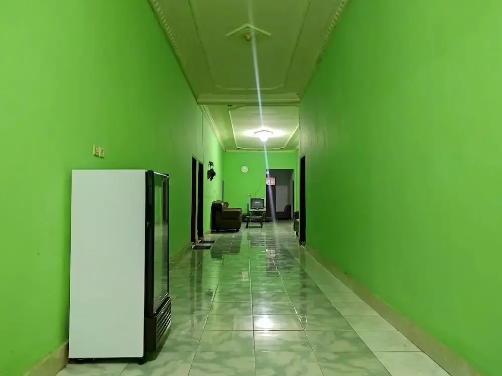 Мамуджу: OYO 93411 Syariah Hotel Tomborang