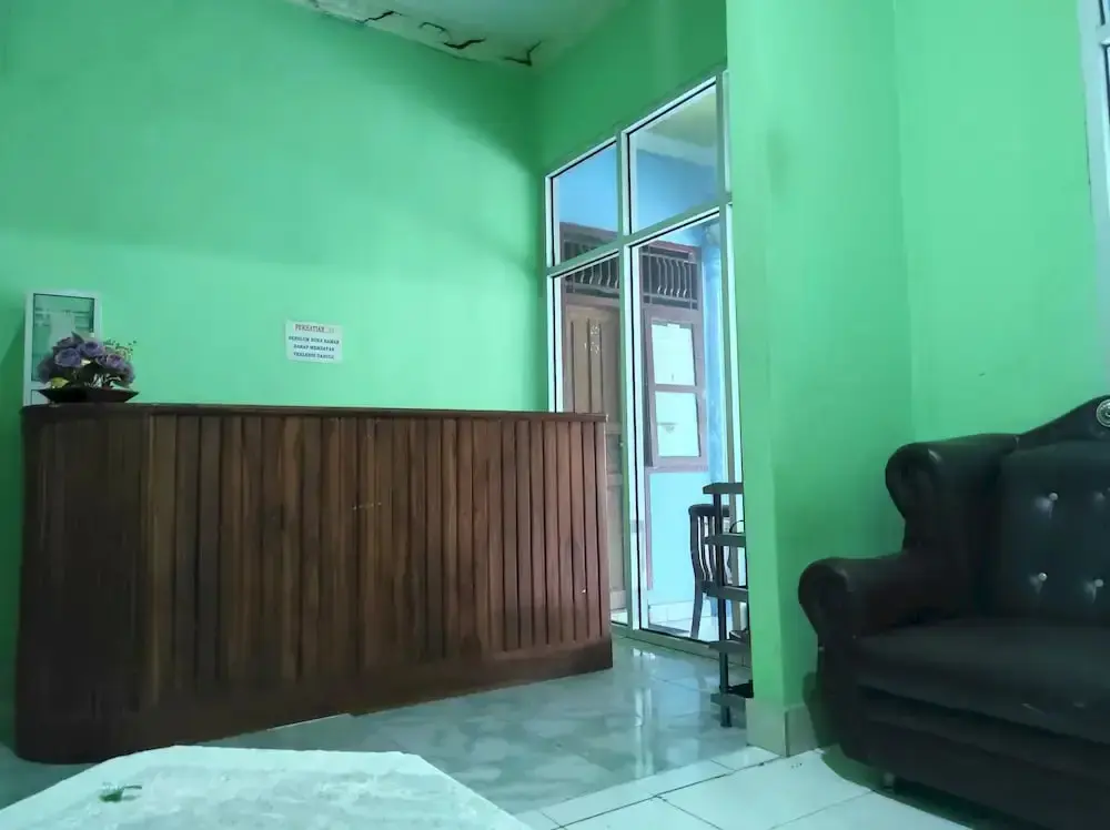 Мамуджу: OYO 93411 Syariah Hotel Tomborang