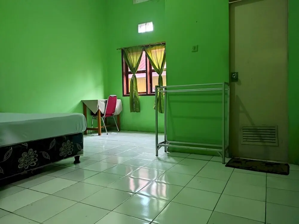 Мамуджу: OYO 93411 Syariah Hotel Tomborang