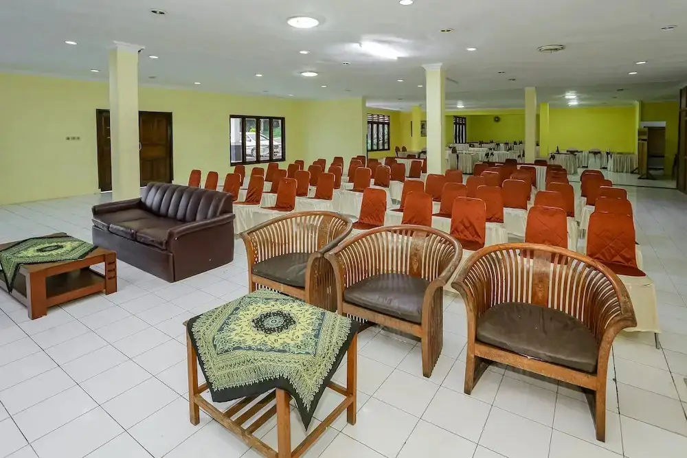 Сизаруа: Capital O 93349 Hotel Gondangdia
