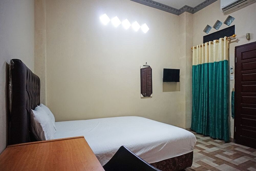 Медан: OYO 93355 Maestro Home Syariah