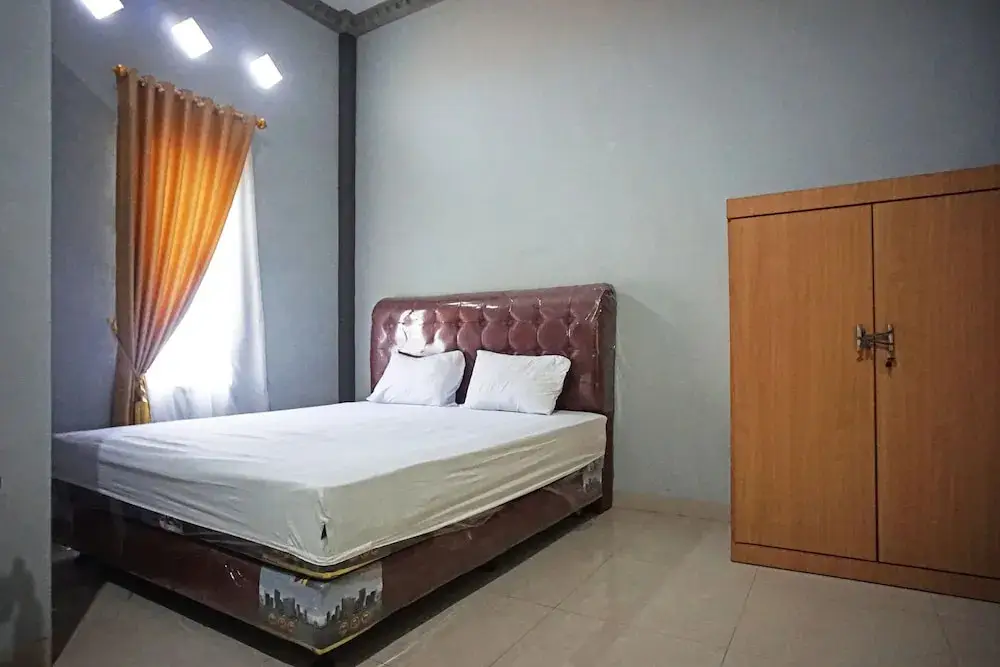 Медан: OYO 93355 Maestro Home Syariah