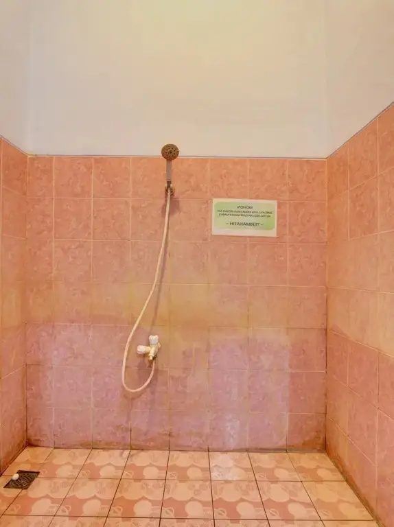 Пекалонган: OYO 93360 Wisma Subur Syariah