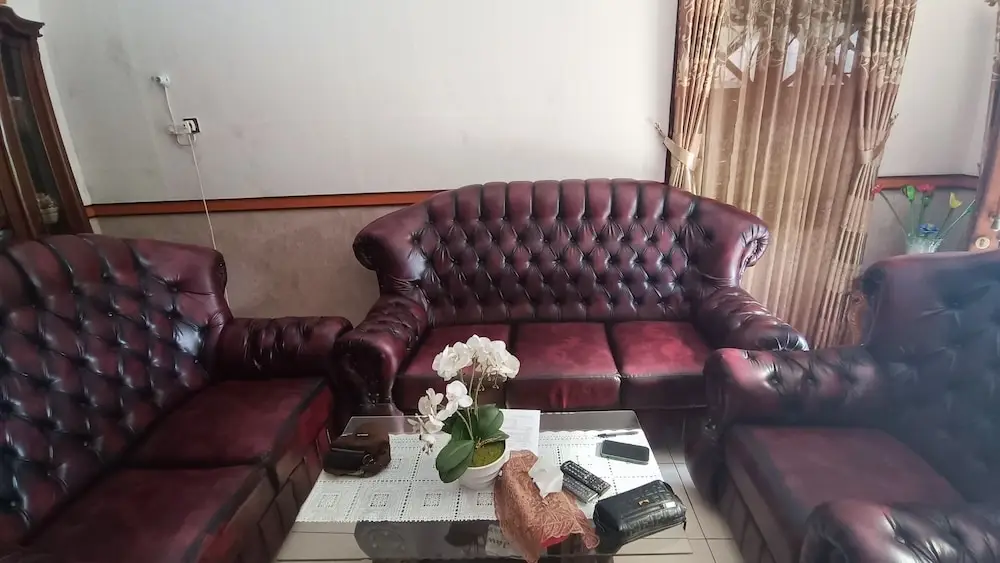 Депок: SPOT ON 93376 Roemah Ambarrukma 185 Syariah