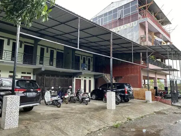 Паре-Паре: OYO 93414 Wisma Ratu Syariah Near SMP Negeri 2 Watang Pulu