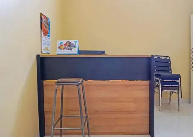 Паре-Паре: OYO 93414 Wisma Ratu Syariah Near SMP Negeri 2 Watang Pulu