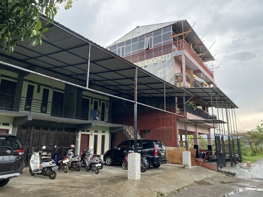 Паре-Паре: OYO 93414 Wisma Ratu Syariah Near SMP Negeri 2 Watang Pulu