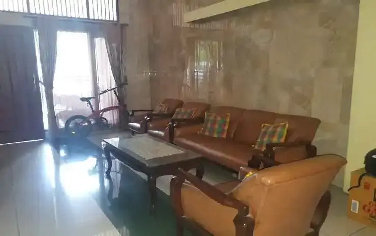 Сурабая: OYO 93444 Damia Homestay Syariah