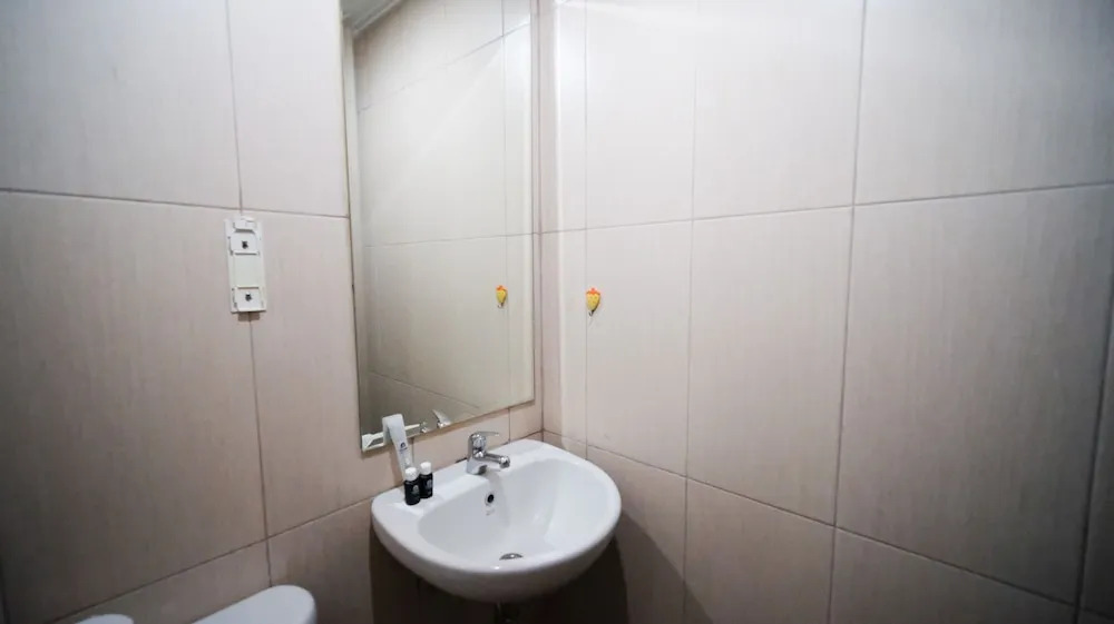 Сурабая: Nice And Clean Studio No Kitchen At Tamansari Papilio Apartment
