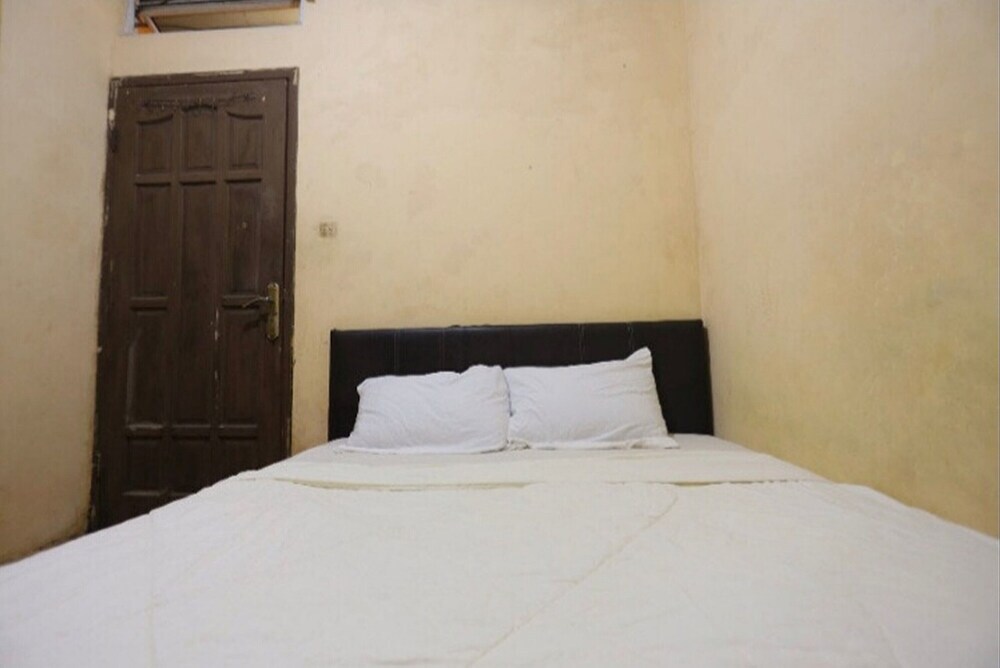 Медан: SPOT ON 93460 Lewi Family Guest House Near GBKP Bangun Mulia Km. 11