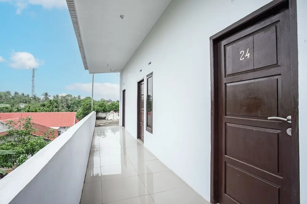Джамби: OYO 93476 Owo Guest House Syariah