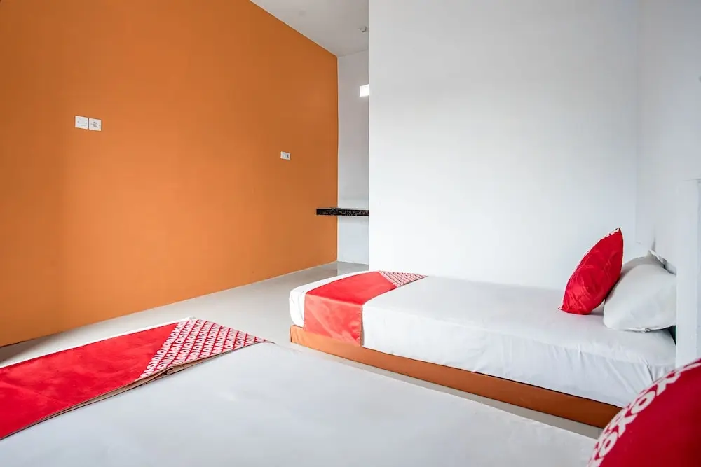 Джамби: OYO 93476 Owo Guest House Syariah