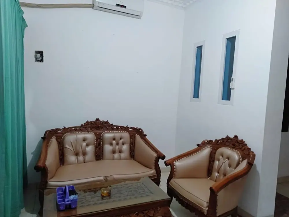 Джамби: OYO 93476 Owo Guest House Syariah