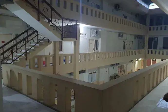 Сурабая: Oyo 93448 Padang Pasir Homestay