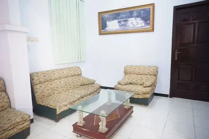 Кедири: OYO 93526 Homely Syariah