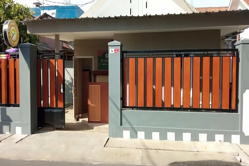 Кедири: OYO 93526 Homely Syariah