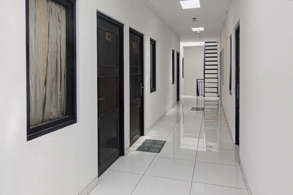 Джакарта: OYO 93500 Rizki Residence TOS Syariah Near PT Bank KB Bukopin Tbk