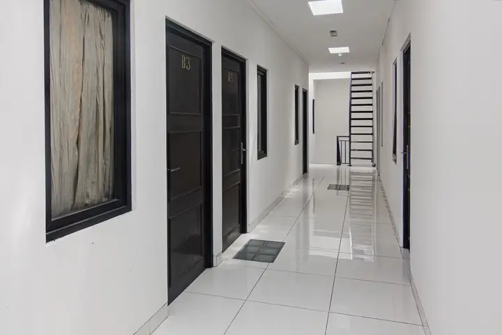 Джакарта: OYO 93500 Rizki Residence TOS Syariah Near PT Bank KB Bukopin Tbk