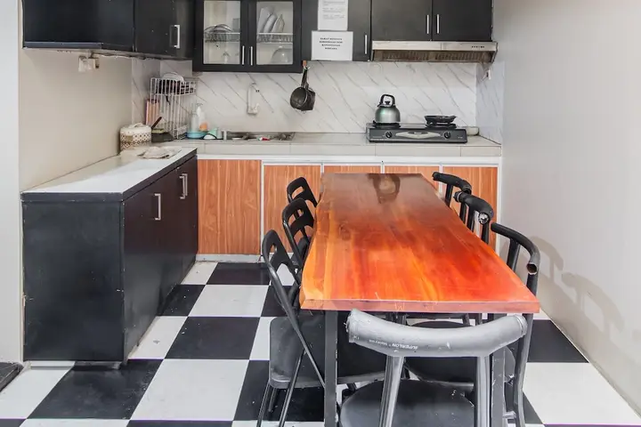 Джакарта: OYO 93500 Rizki Residence TOS Syariah Near PT Bank KB Bukopin Tbk