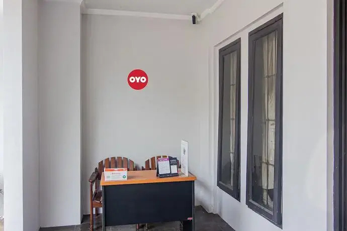 Джакарта: OYO 93500 Rizki Residence TOS Syariah Near PT Bank KB Bukopin Tbk