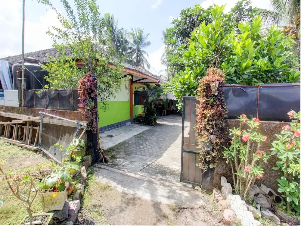 Jerowaru: OYO Life 92829 Kos Insan Madani