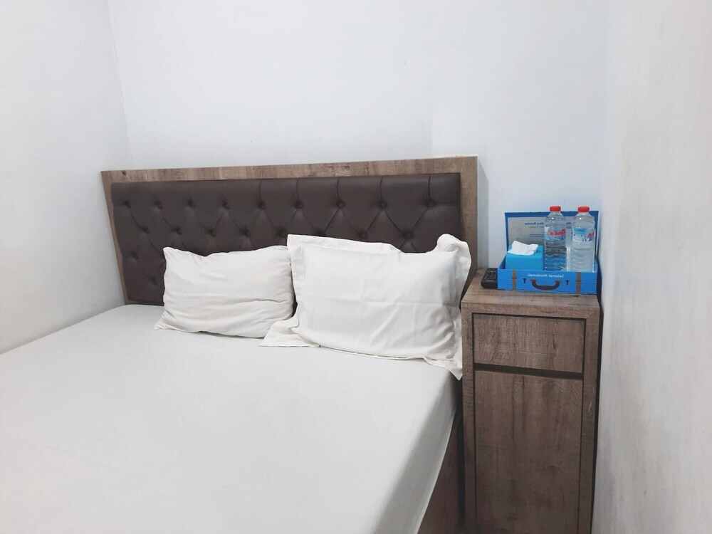 Джакарта: OYO Life 92883 Kost Ratana Cengkareng Syariah