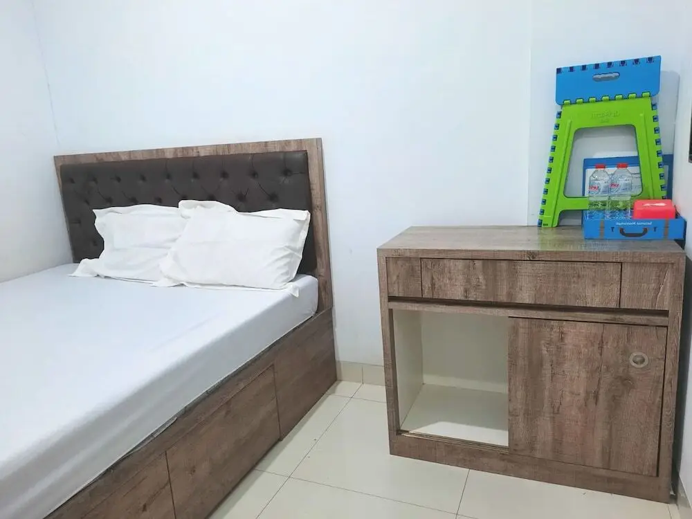 Джакарта: OYO Life 92883 Kost Ratana Cengkareng Syariah